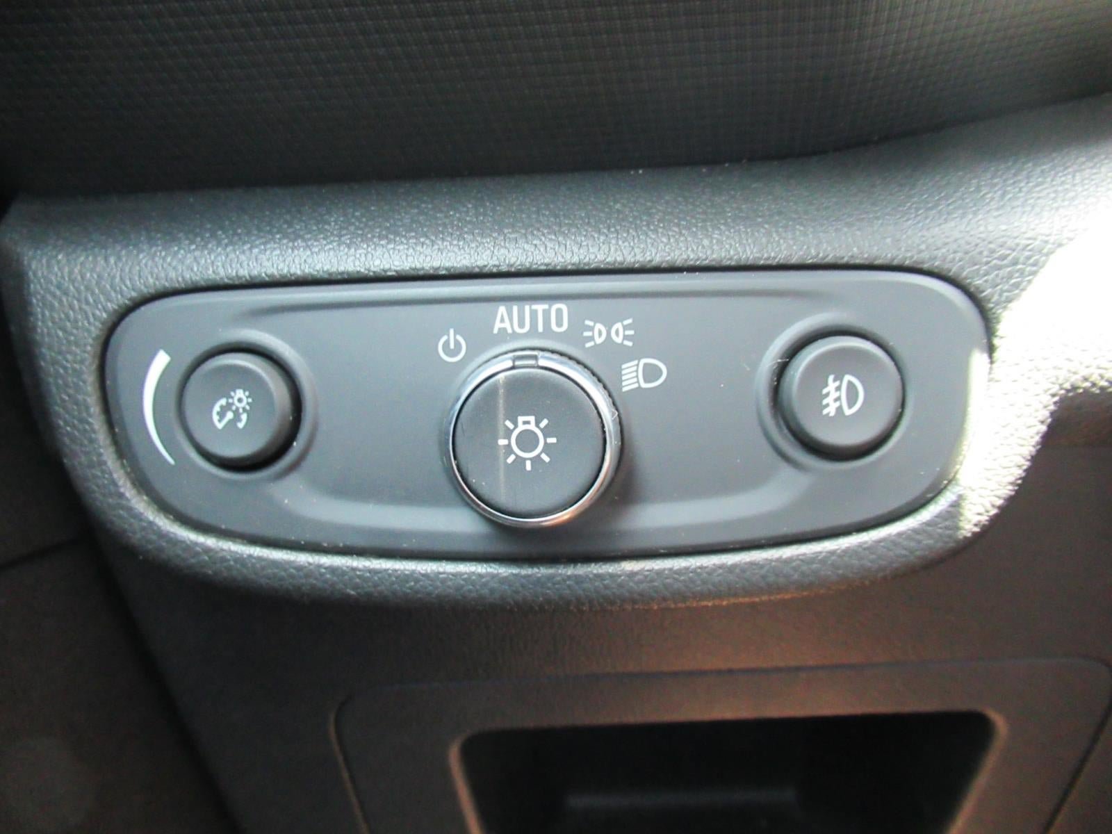 Used 2021 Chevrolet TrailBlazer RS w/ Technology Package FWD image 21
