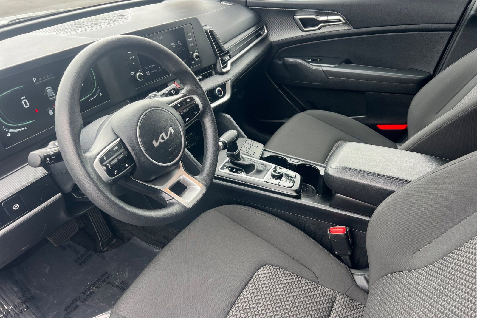 Used 2024 Kia Sportage LX image 7