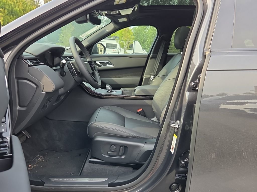 New 2026 Land Rover Range Rover Velar Dynamic SE image 4