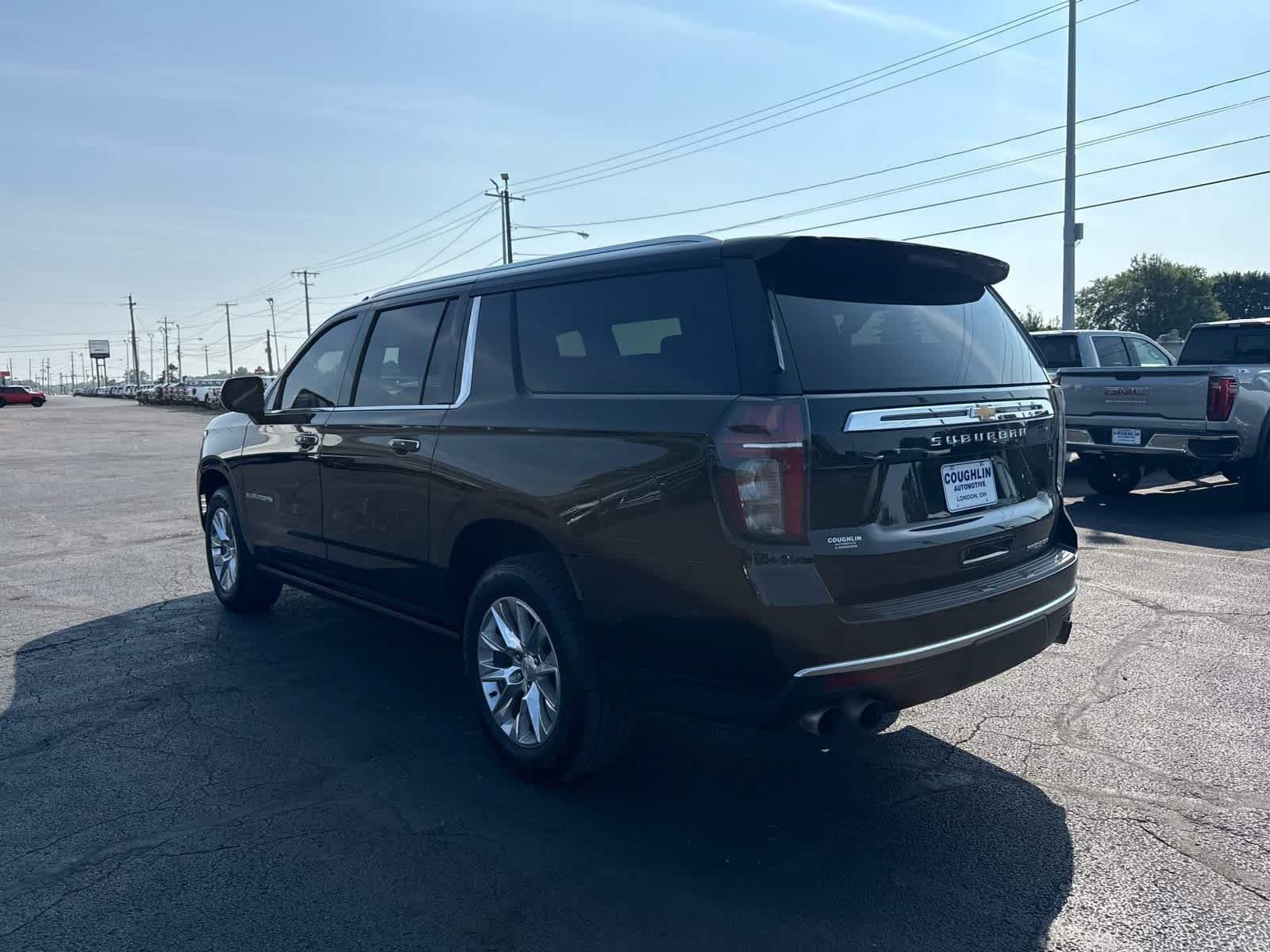 Used 2022 Chevrolet Suburban Premier AWD/4WD image 3