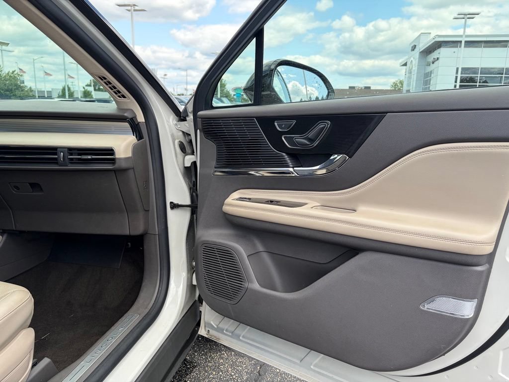Used 2022 Lincoln Corsair AWD w/ Premium Package image 15