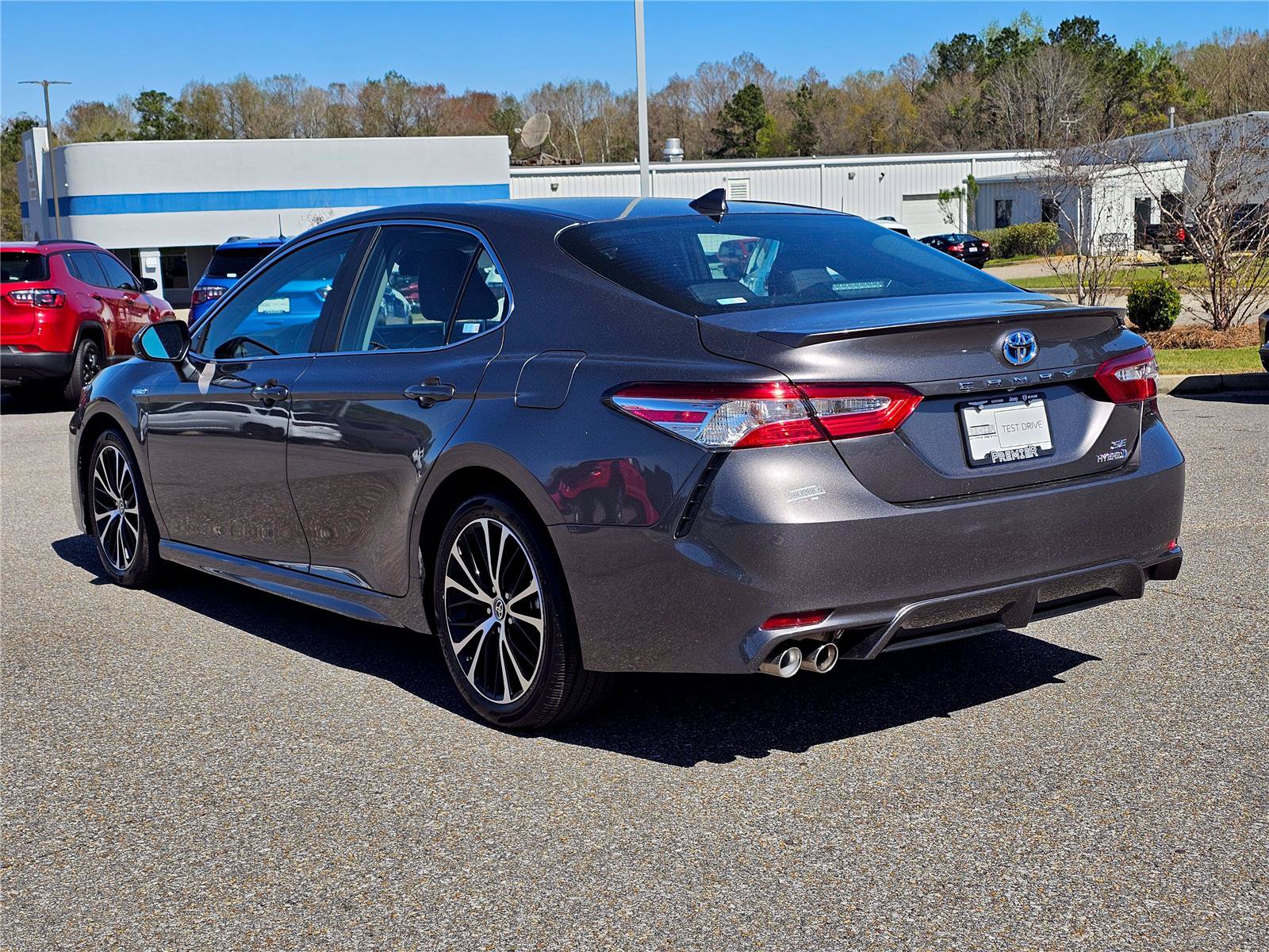 Used 2020 Toyota Camry SE FWD image 12