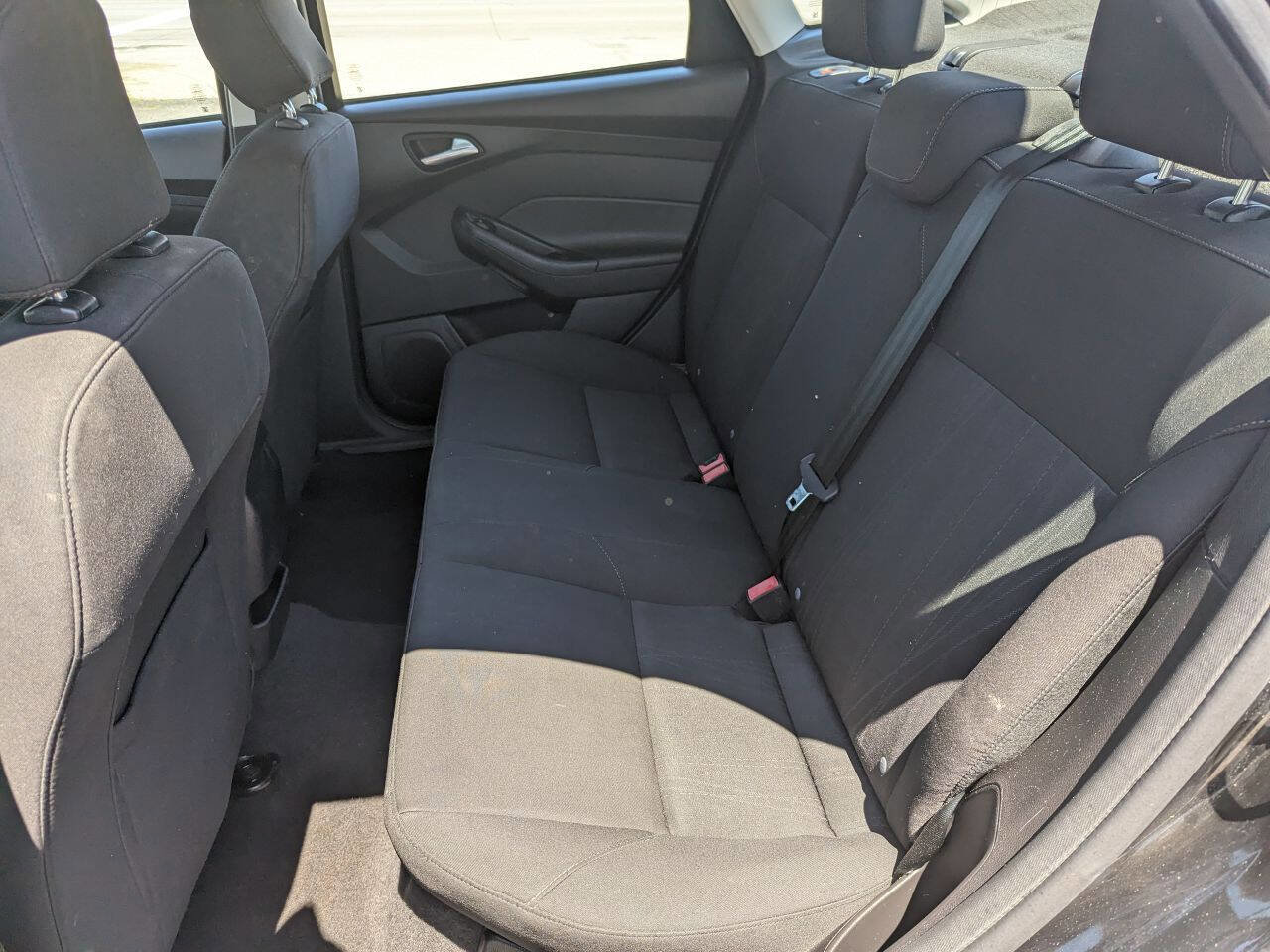 Used 2015 Ford Focus SE w/ SE Cold Weather Package image 13