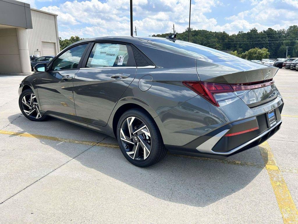 New 2026 Hyundai Elantra Limited FWD image 30