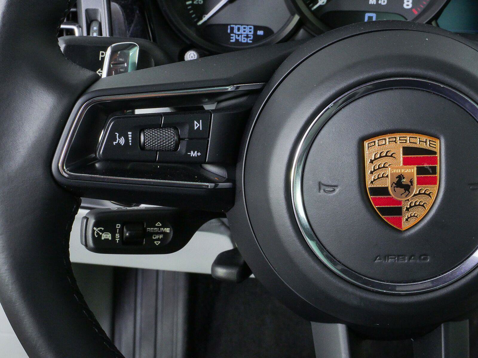 Certified 2024 Porsche Macan AWD/4WD image 11