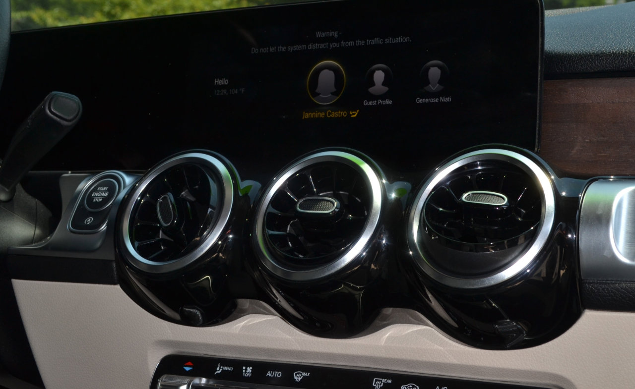 Used 2023 Mercedes-Benz GLB 250 image 20