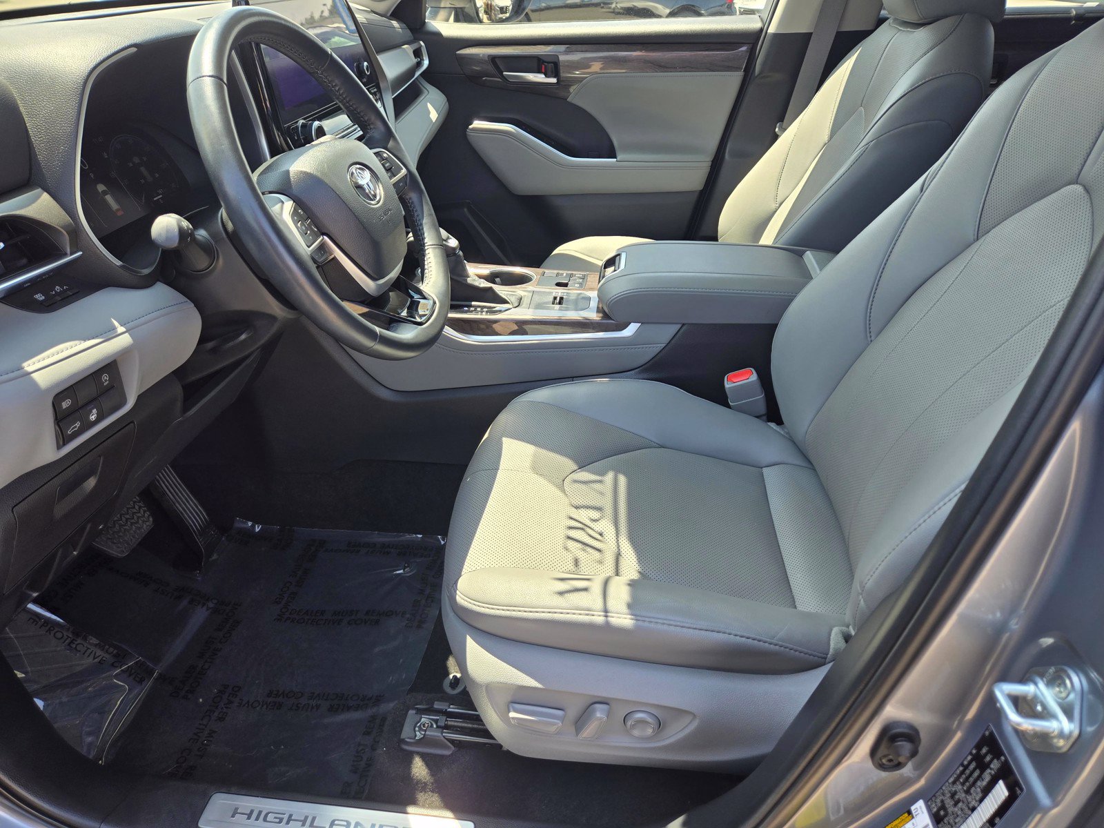 Used 2023 Toyota Highlander Limited FWD image 12