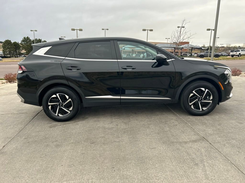 Used 2023 Kia Sportage LX image 9