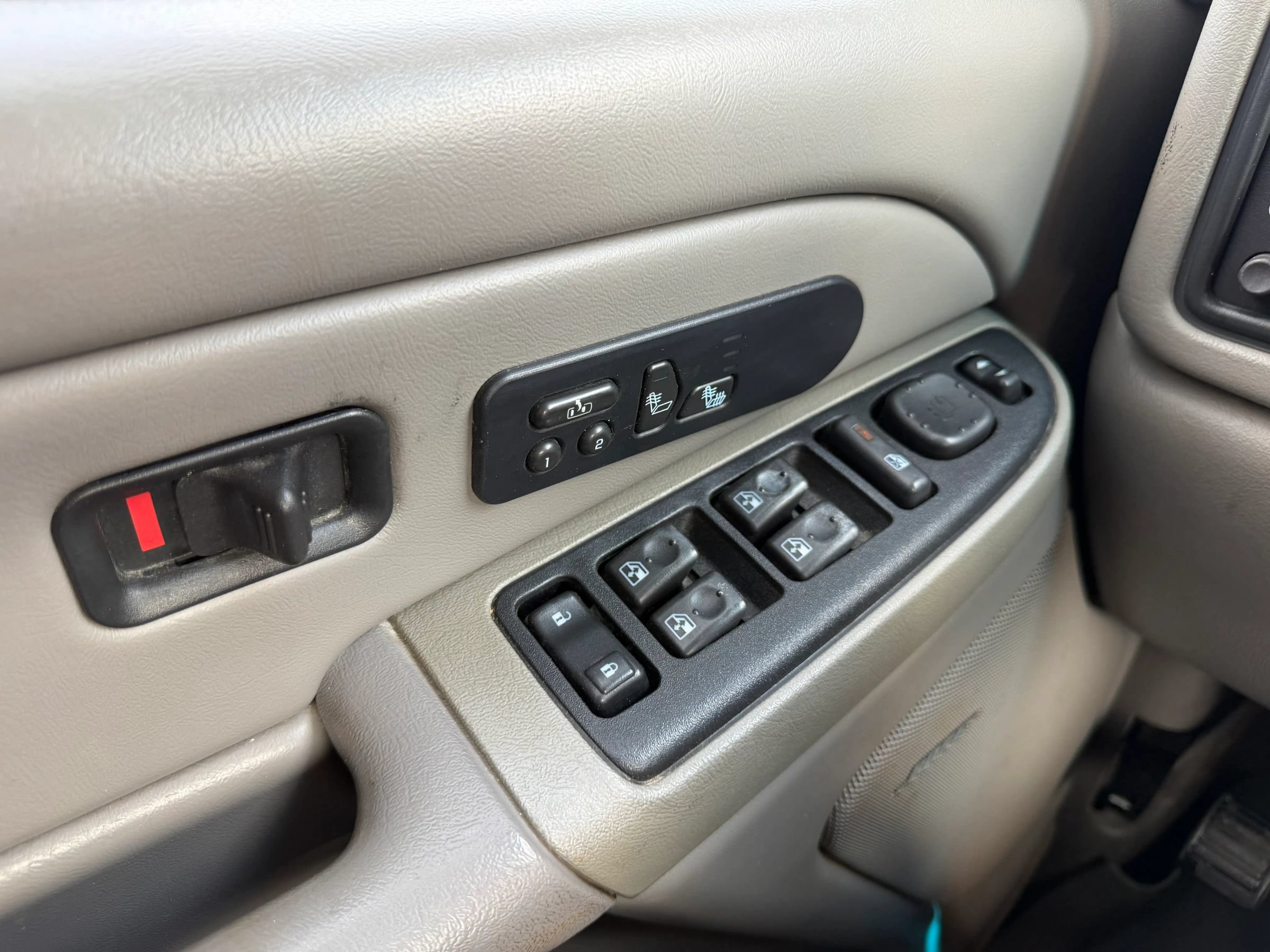 Used 2004 Chevrolet Silverado 2500 LT w/ Heavy-Duty Power Package AWD/4WD image 27