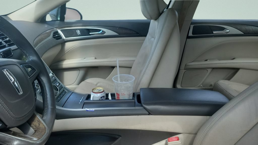 Used 2017 Lincoln MKZ Reserve FWD image 5