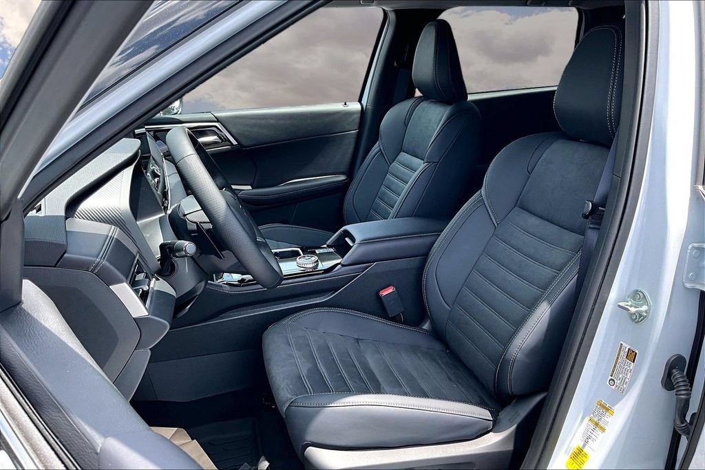 New 2026 Mitsubishi Outlander AWD image 9