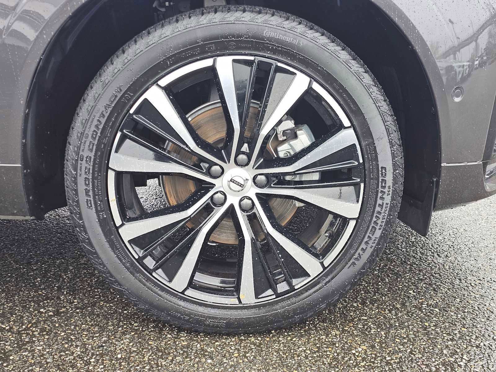 Certified 2025 Volvo XC60 B5 Plus image 9