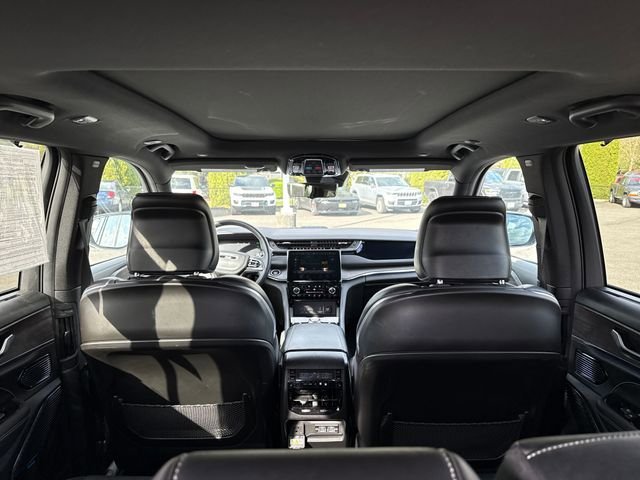 Used 2022 Jeep Grand Cherokee Overland w/ Advanced Protech Group III AWD/4WD image 9