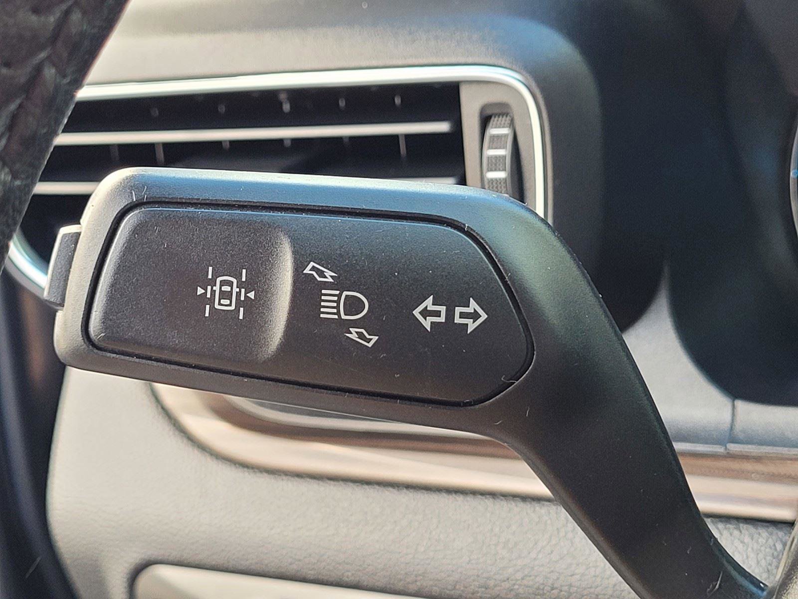 Used 2023 Ford Explorer Limited w/ Equipment Group 301A image 34