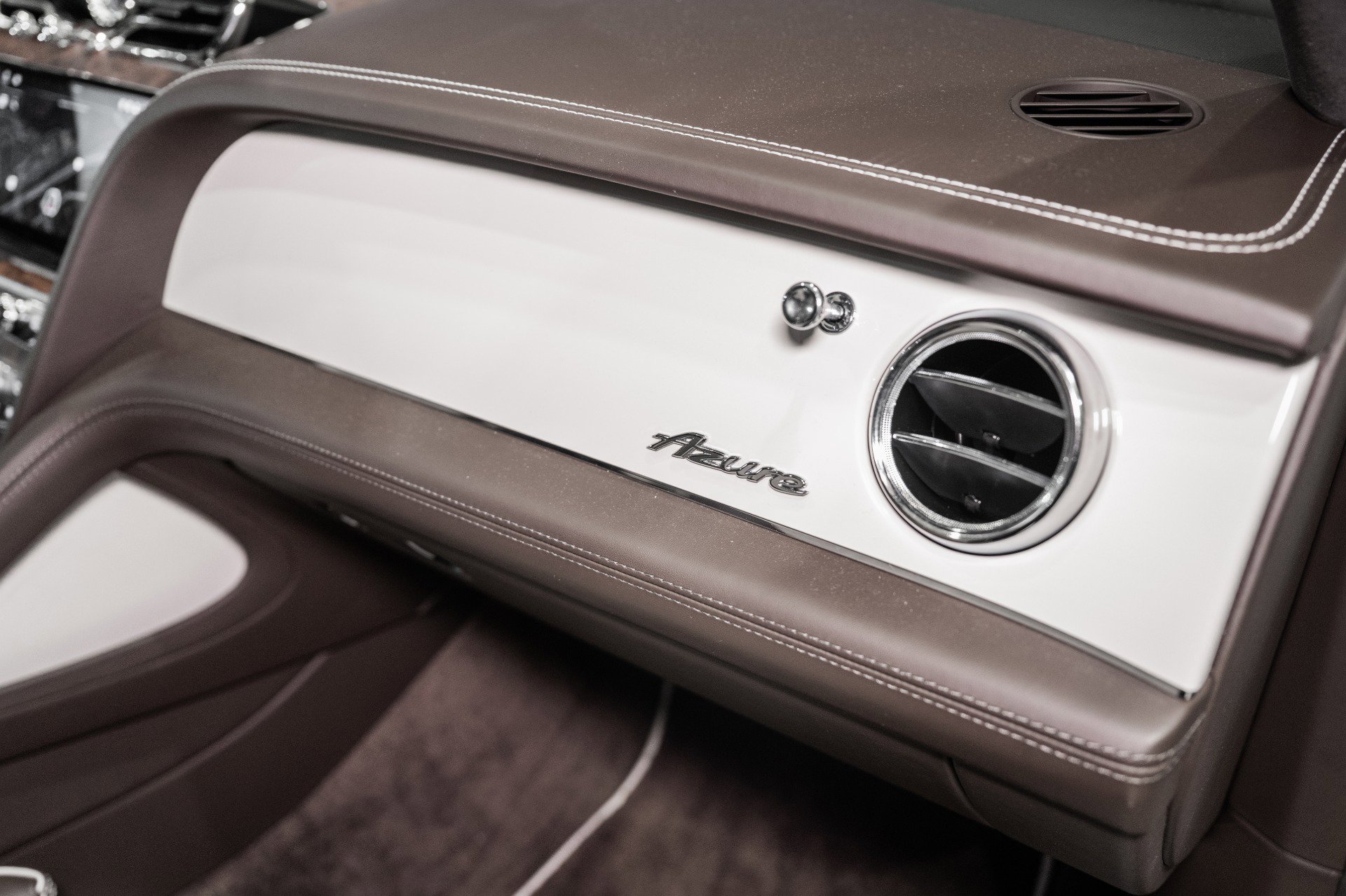 Used 2023 Bentley Bentayga image 53