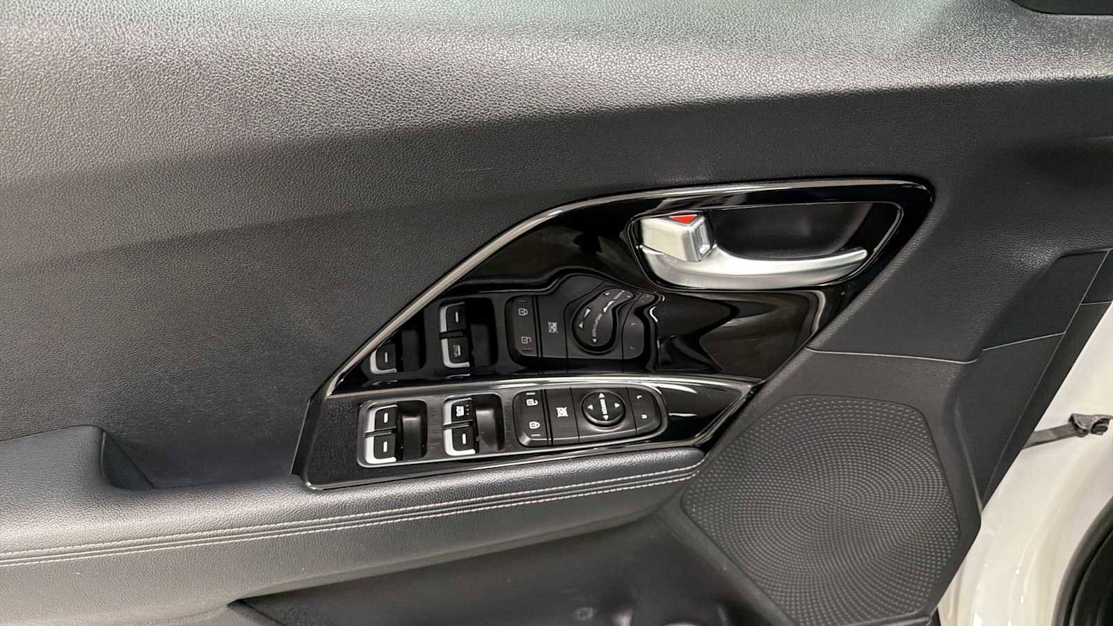 Used 2022 Kia Niro LXS FWD image 15