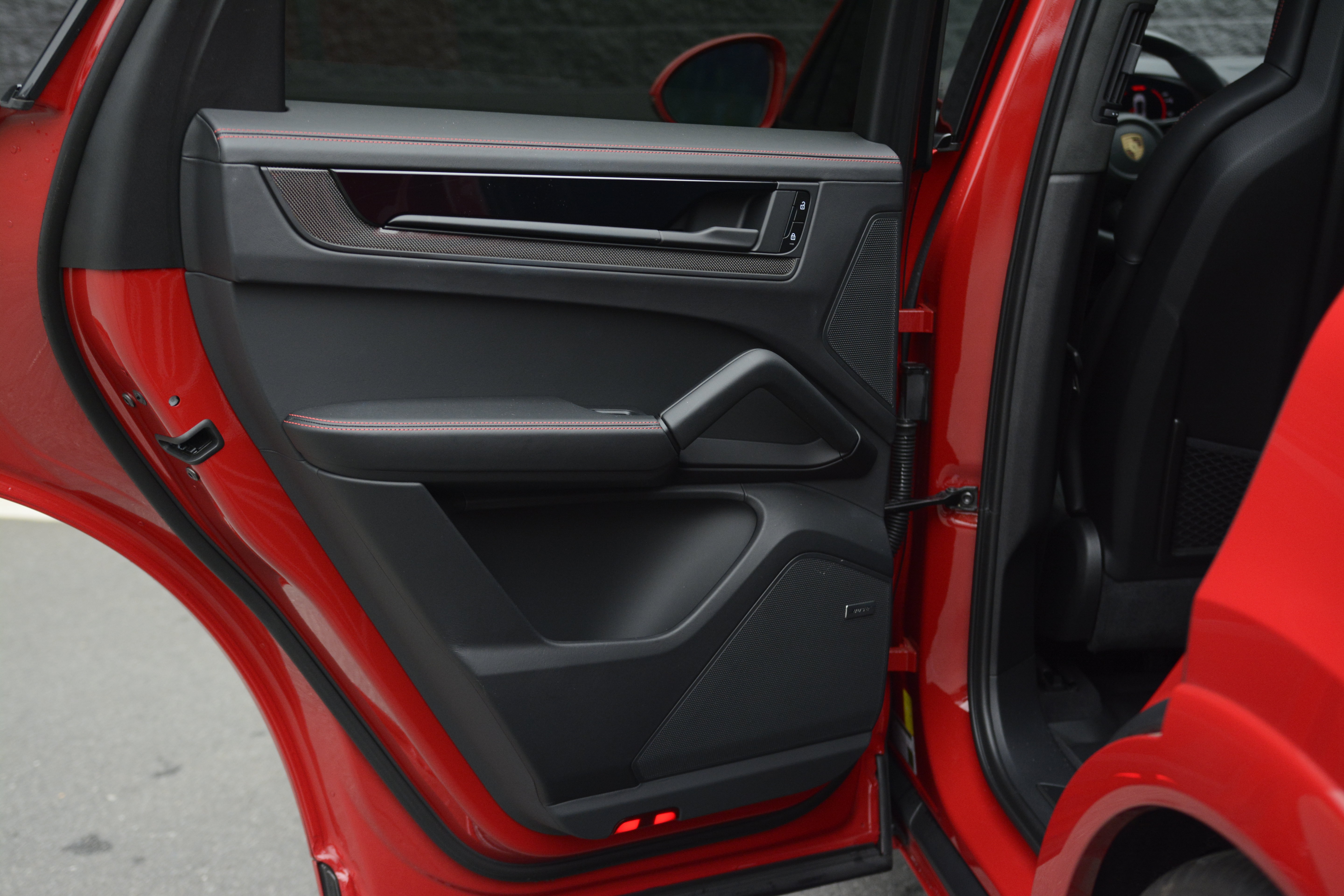 Certified 2025 Porsche Cayenne GTS AWD/4WD image 31