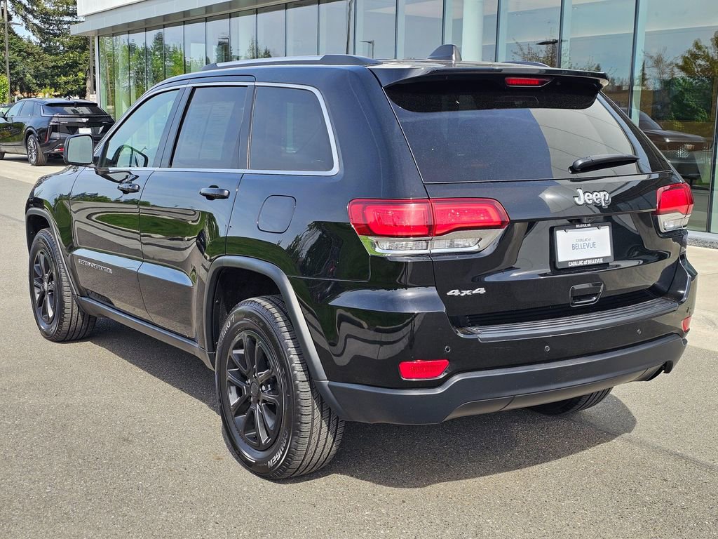 Used 2021 Jeep Grand Cherokee Laredo X AWD/4WD image 3