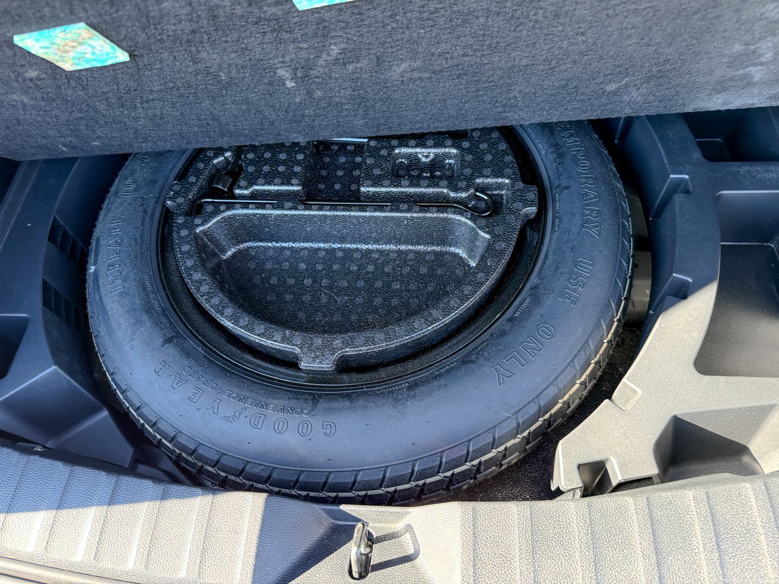 Used 2022 Toyota Corolla Cross XLE w/ Convenience Package image 36