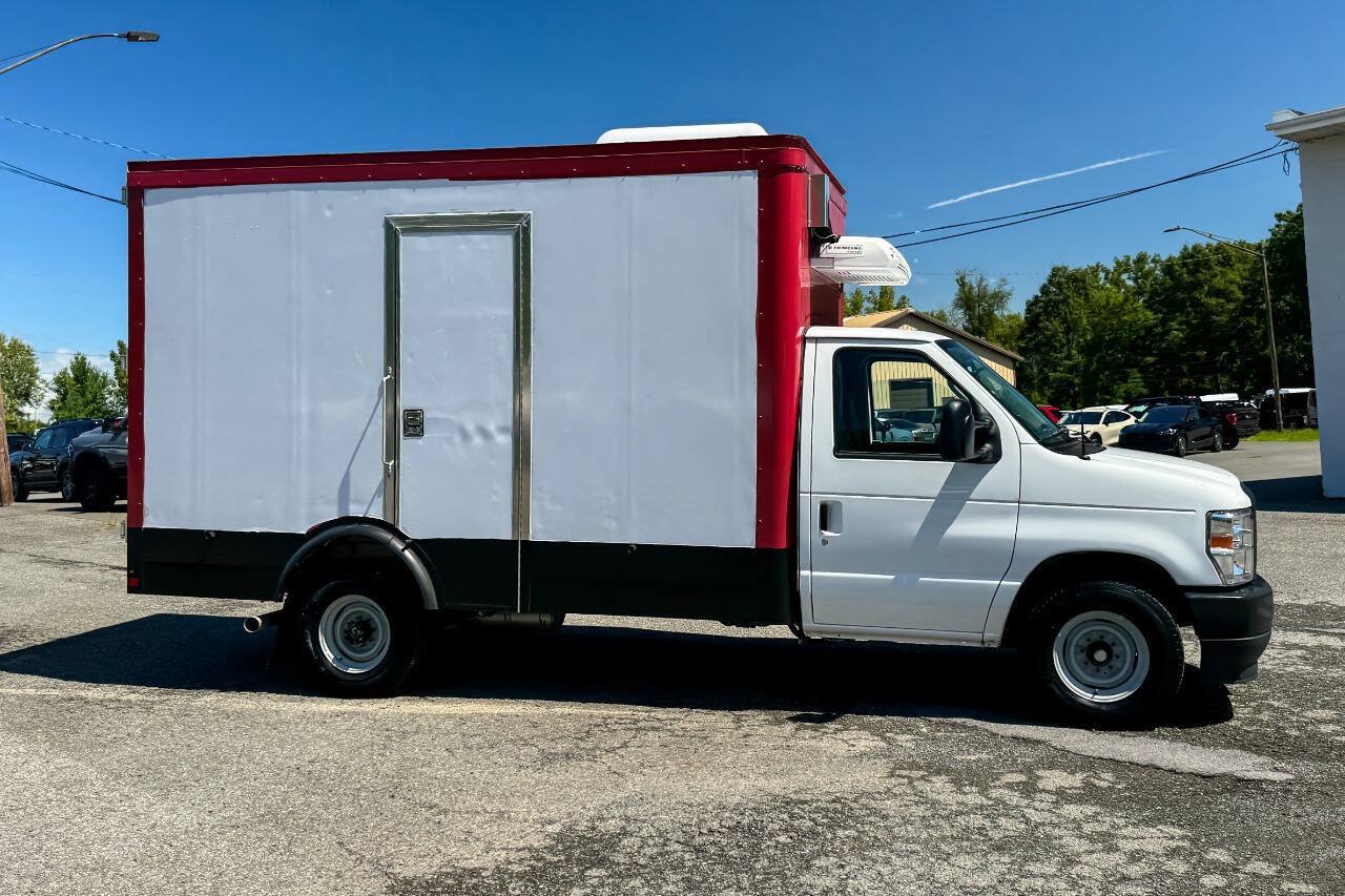Used 2024 Ford E-350 and Econoline 350 Super Duty RWD image 2