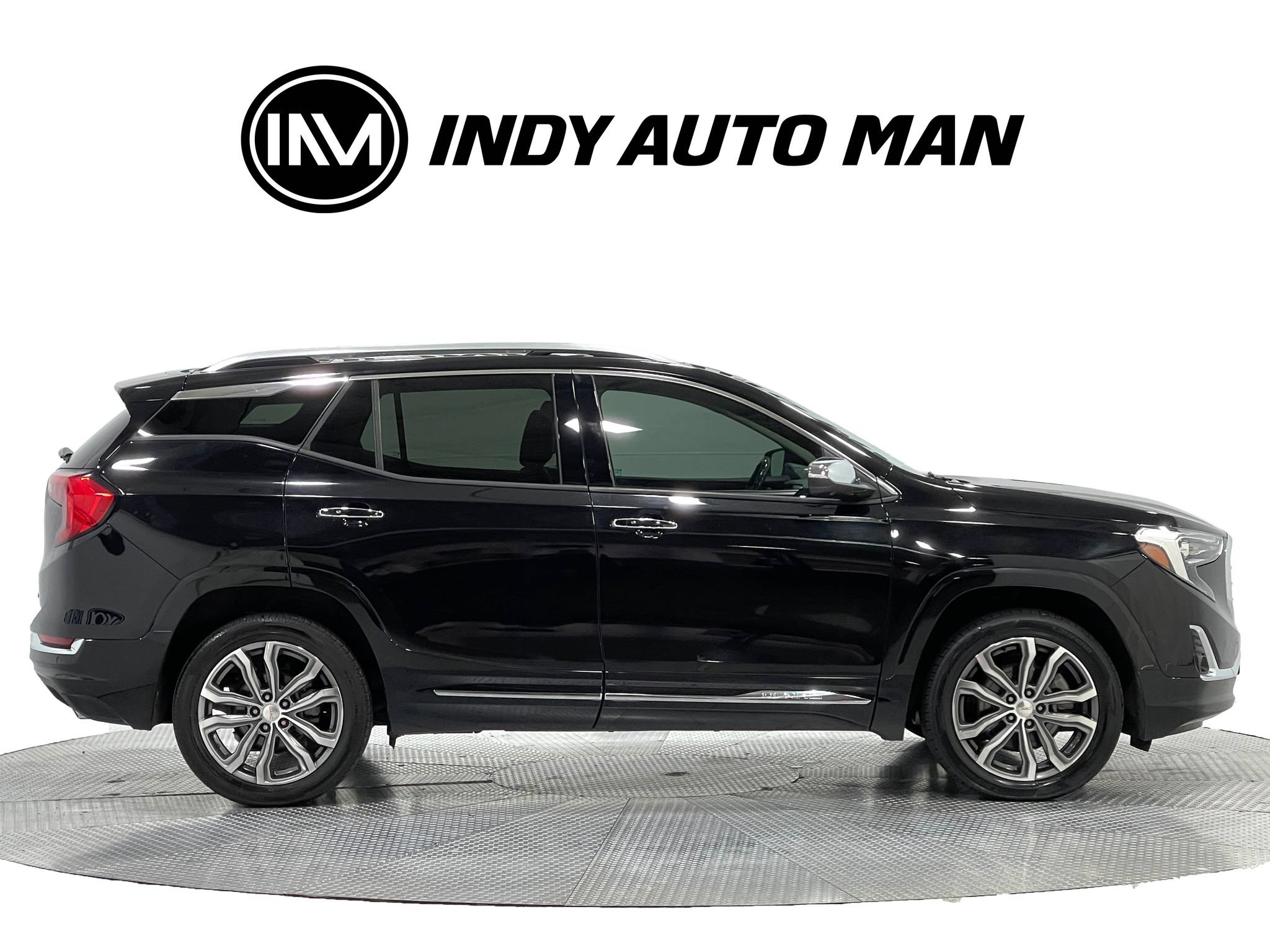 Used 2019 GMC Terrain Denali w/ GMC Pro Grade Package AWD/4WD image 3
