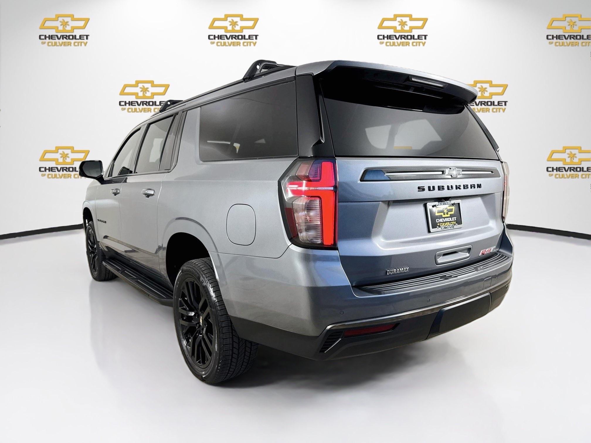 Used 2022 Chevrolet Suburban RST w/ Luxury Package AWD/4WD image 6