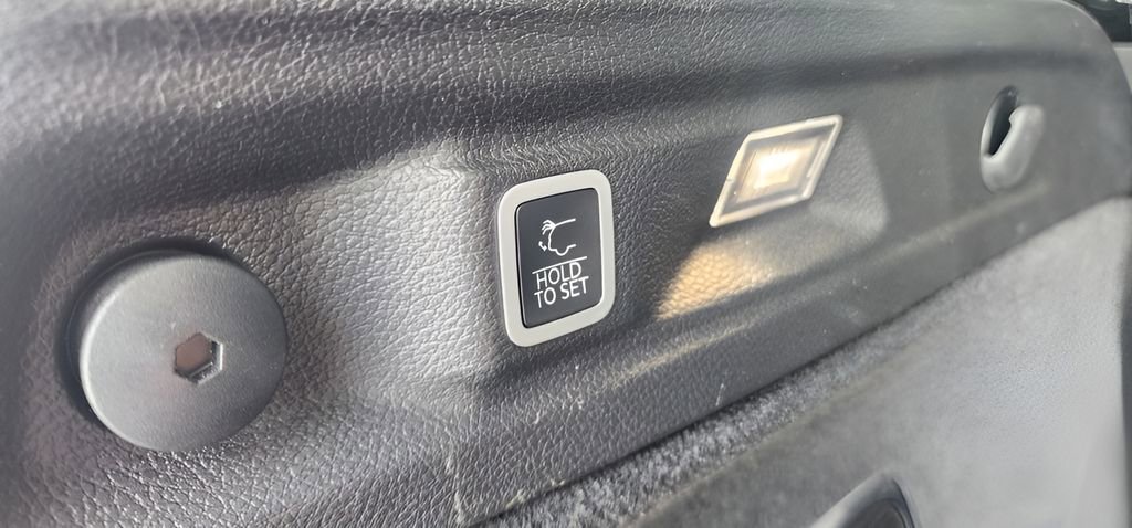 Used 2023 Jeep Grand Cherokee L Overland w/ Rear Seat Video Group I AWD/4WD image 28