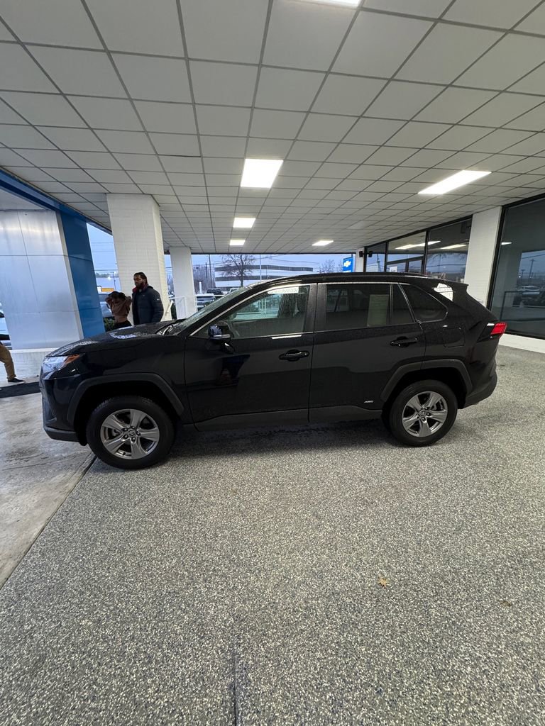 Used 2023 Toyota RAV4 XLE image 4