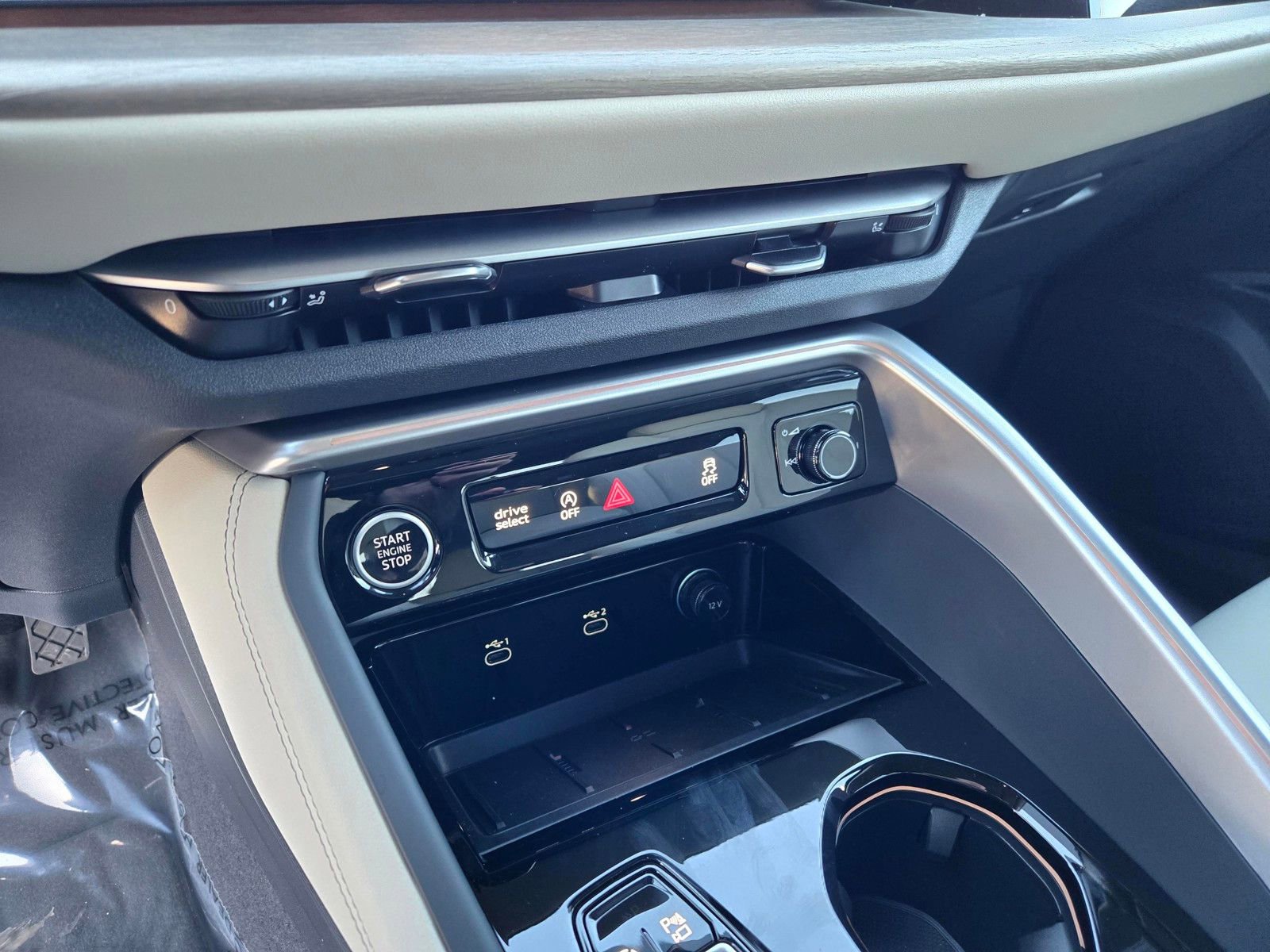 Used 2025 Audi Q5 Premium Plus w/ Premium Plus AWD/4WD image 23