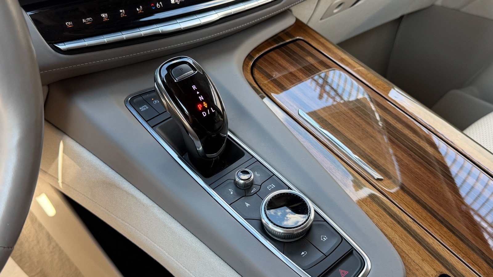Used 2024 Cadillac Escalade ESV Sport Platinum w/ LPO, ONYX Package AWD/4WD image 22