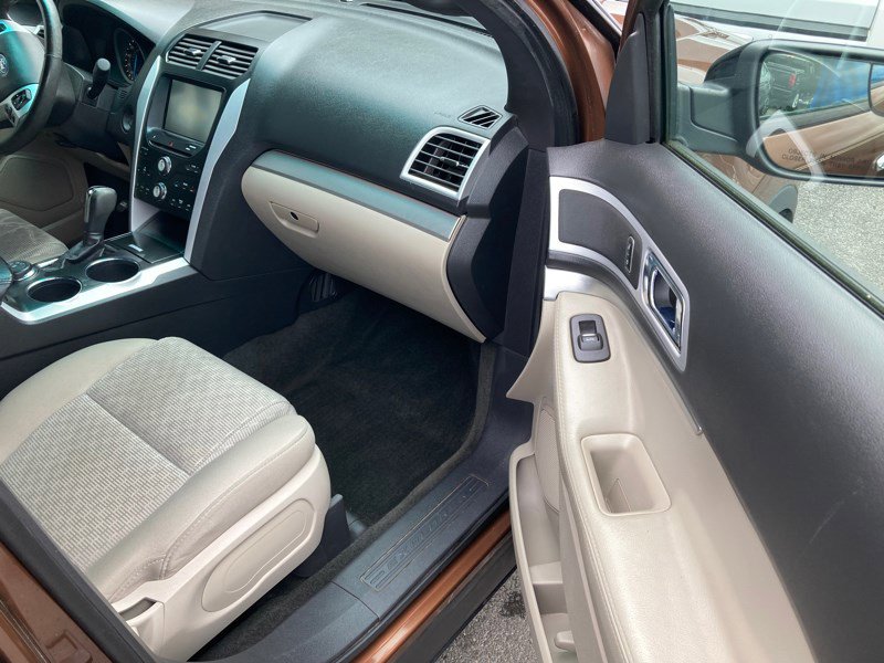 Used 2012 Ford Explorer XLT image 18