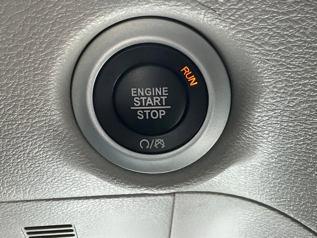 Used 2023 Chrysler Pacifica Touring-L image 31