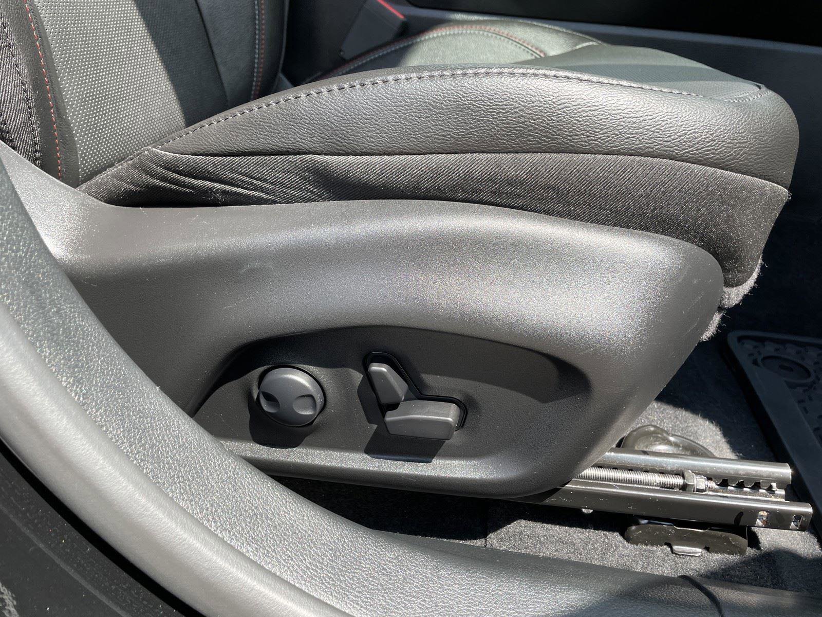 Used 2025 Jeep Compass Trailhawk w/ Trailhawk Elite Group image 43