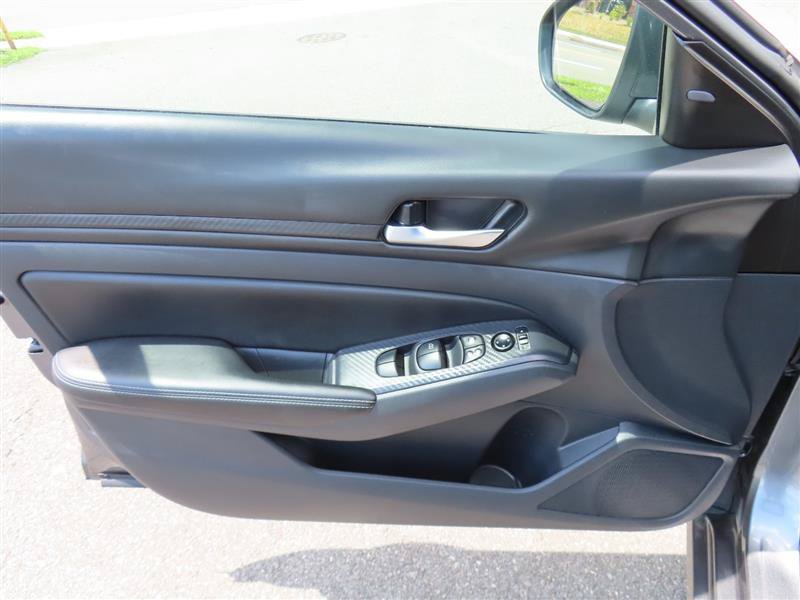 Used 2025 Nissan Altima 2.5 SV FWD image 17