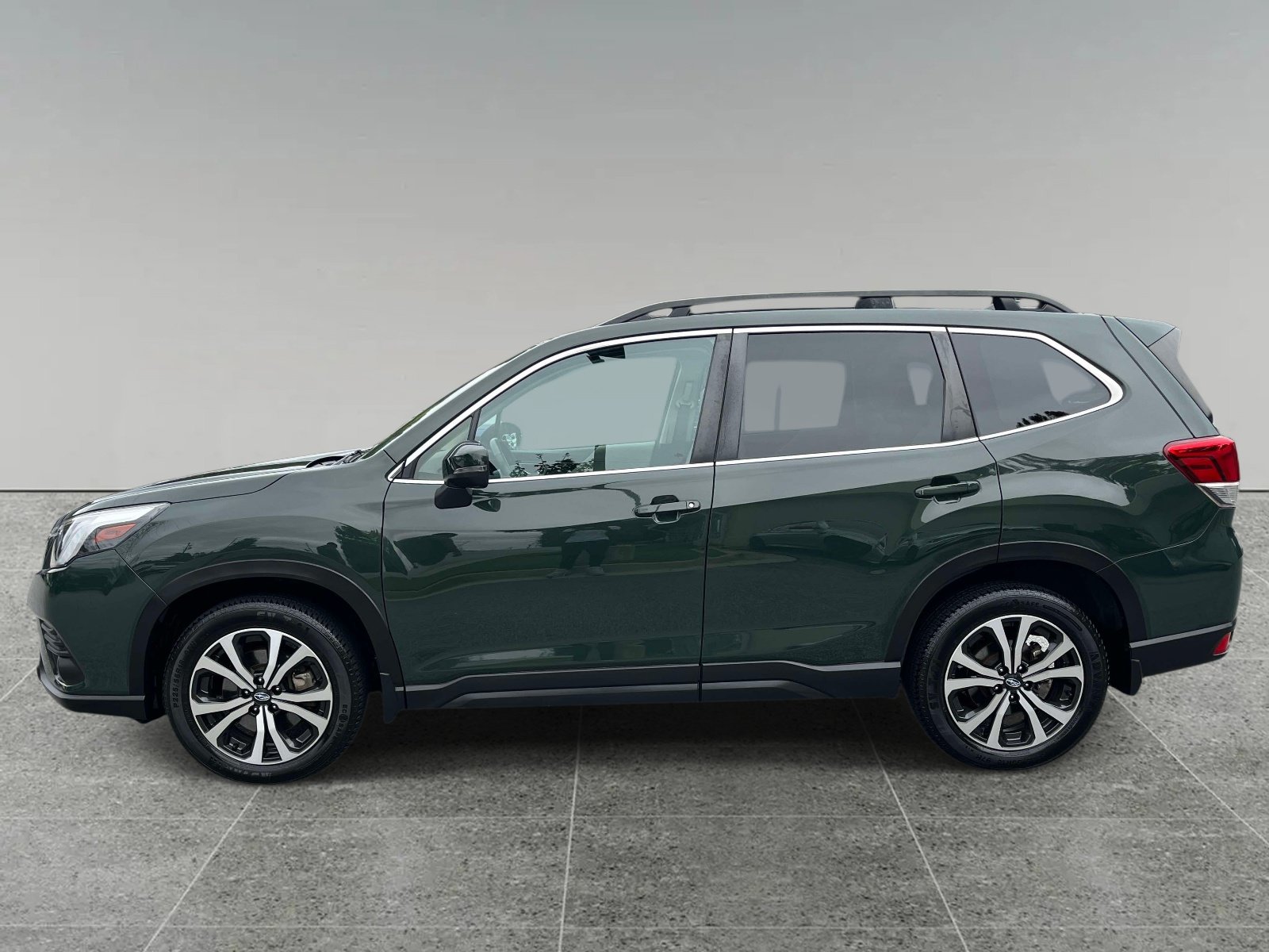 Used 2023 Subaru Forester Limited AWD/4WD image 2