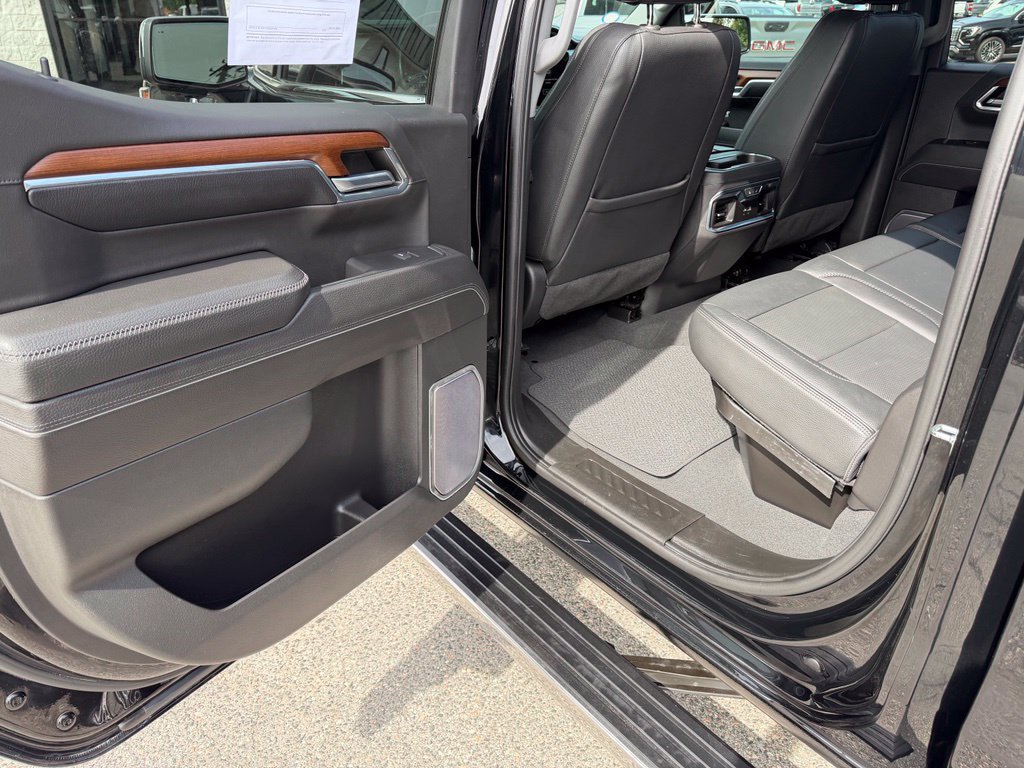 Used 2023 GMC Sierra 1500 Denali w/ Denali Reserve Package AWD/4WD image 16