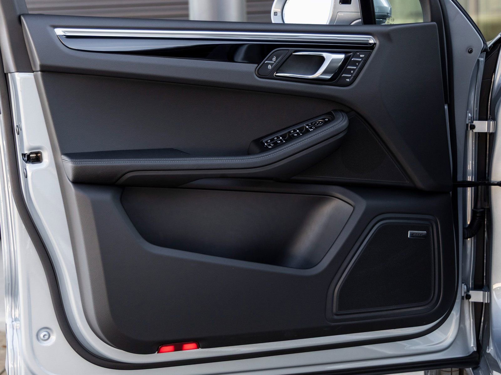 Certified 2025 Porsche Macan S image 21