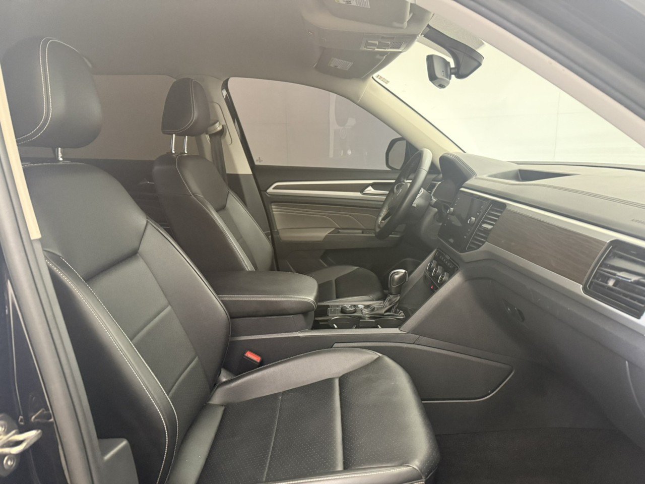 Used 2023 Volkswagen Atlas SE w/ Black Wheel Package AWD/4WD image 10