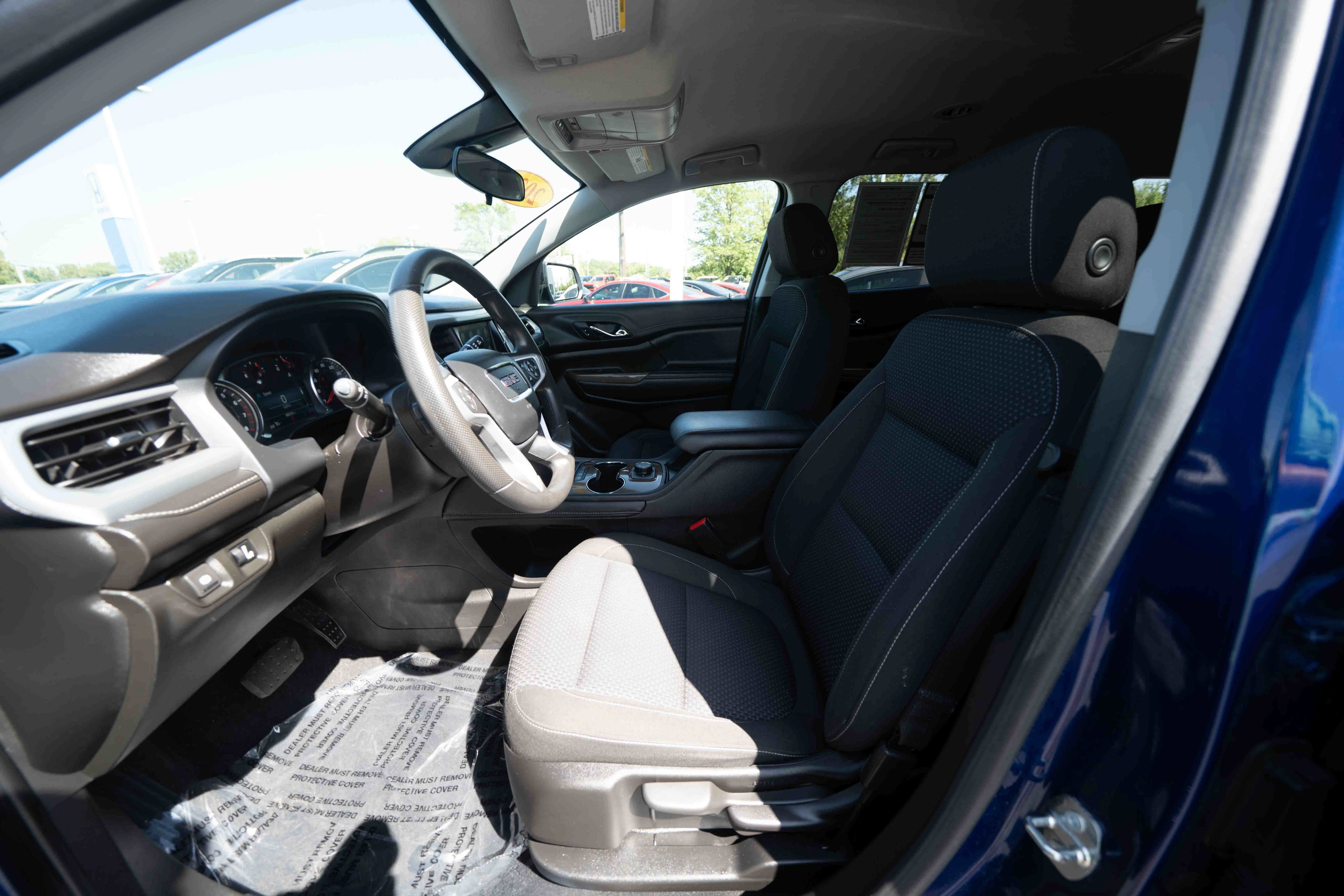 Used 2023 GMC Acadia SLE w/ Elevation Edition FWD image 9