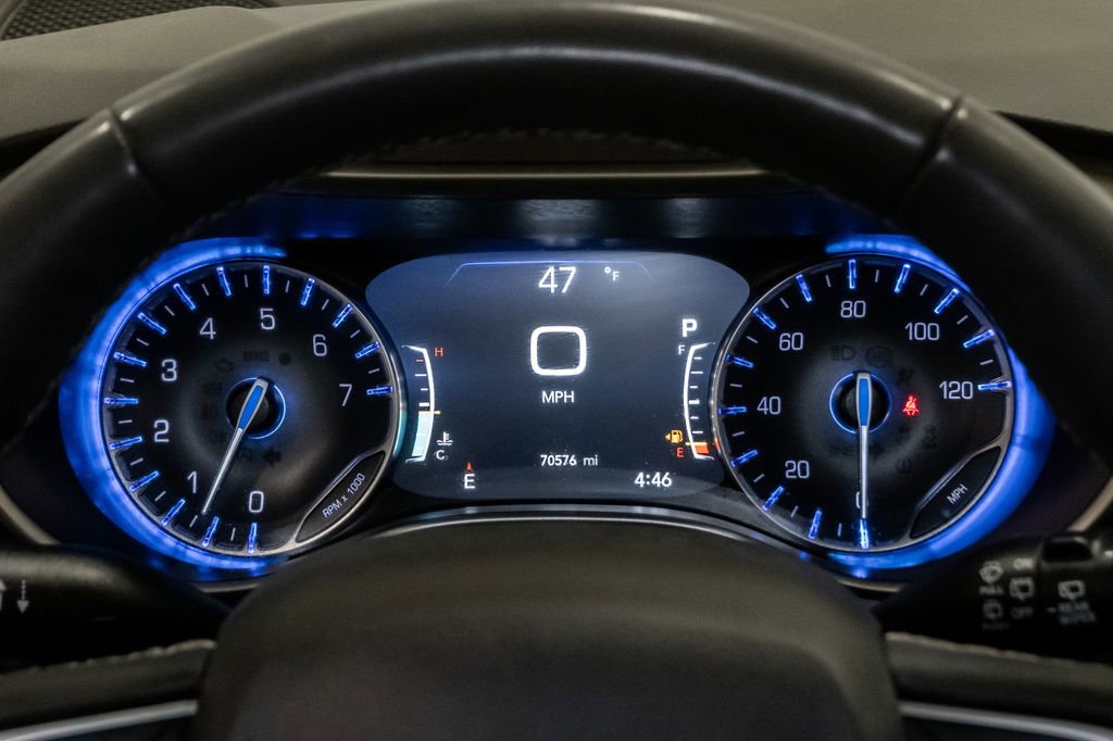 Used 2023 Chrysler Pacifica Touring-L FWD image 13