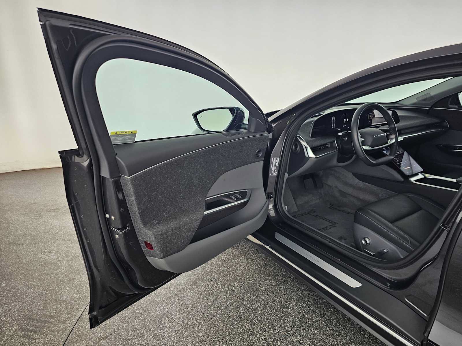 Used 2025 Lucid Air Touring AWD/4WD image 19