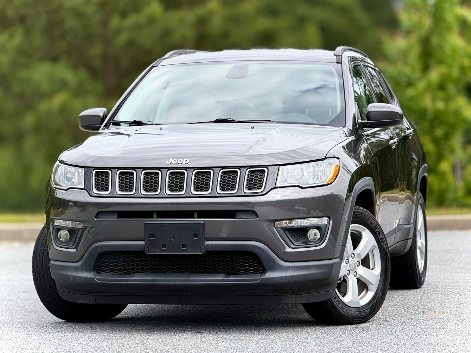 Used 2018 Jeep Compass Latitude FWD image 2