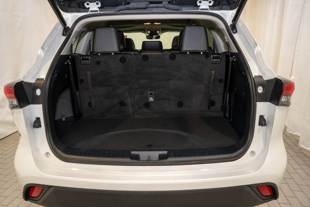 Used 2023 Toyota Highlander XLE image 5