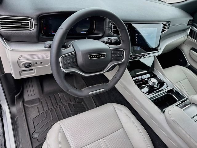 Used 2025 Jeep Wagoneer 4WD image 10