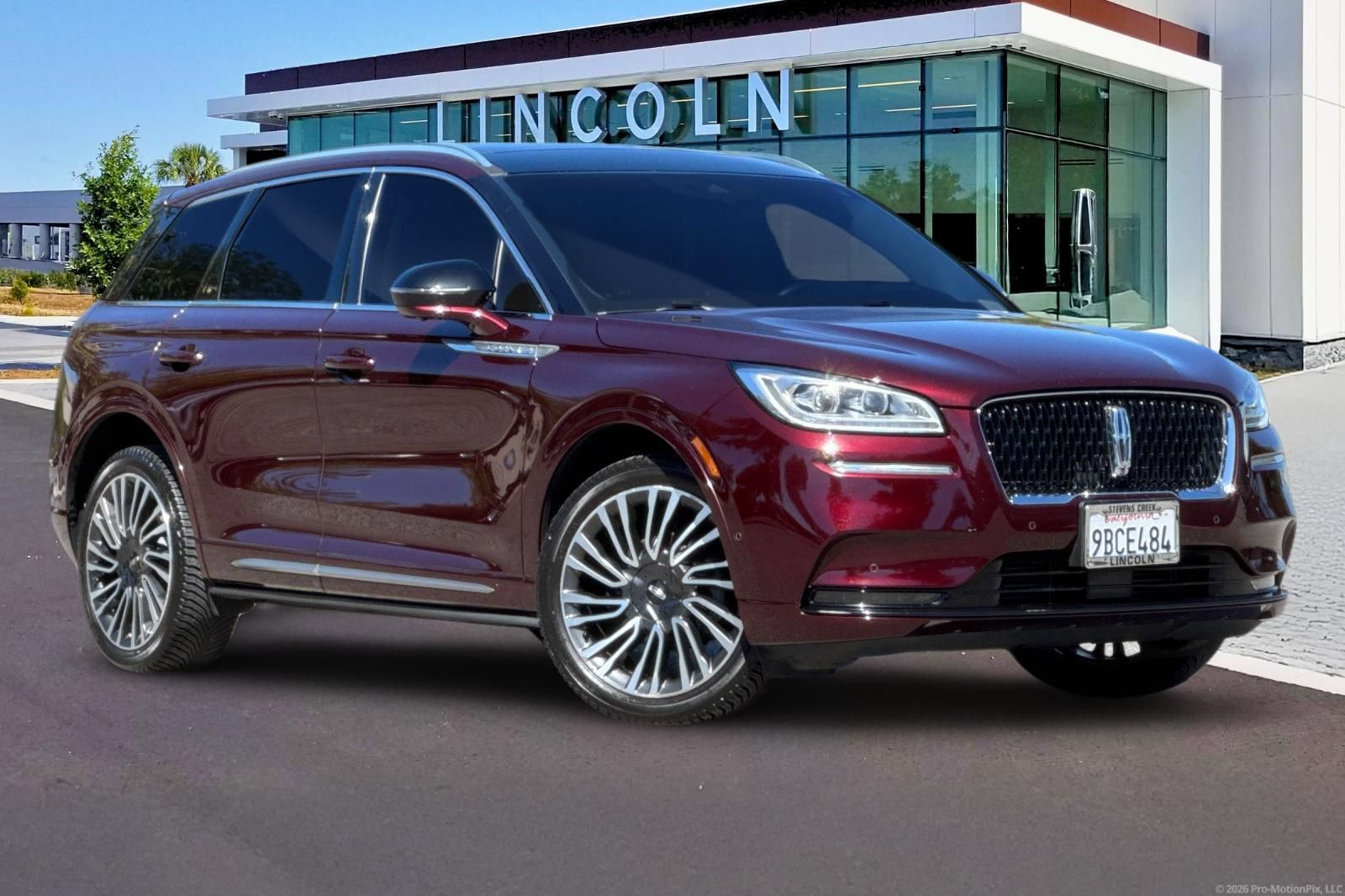 Used 2021 Lincoln Corsair Reserve AWD/4WD image 2