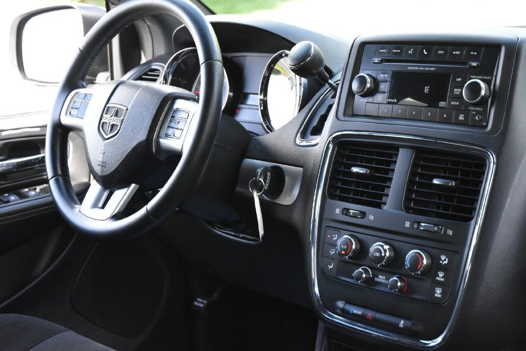 Used 2015 Dodge Grand Caravan SXT w/ Blacktop Package FWD image 32