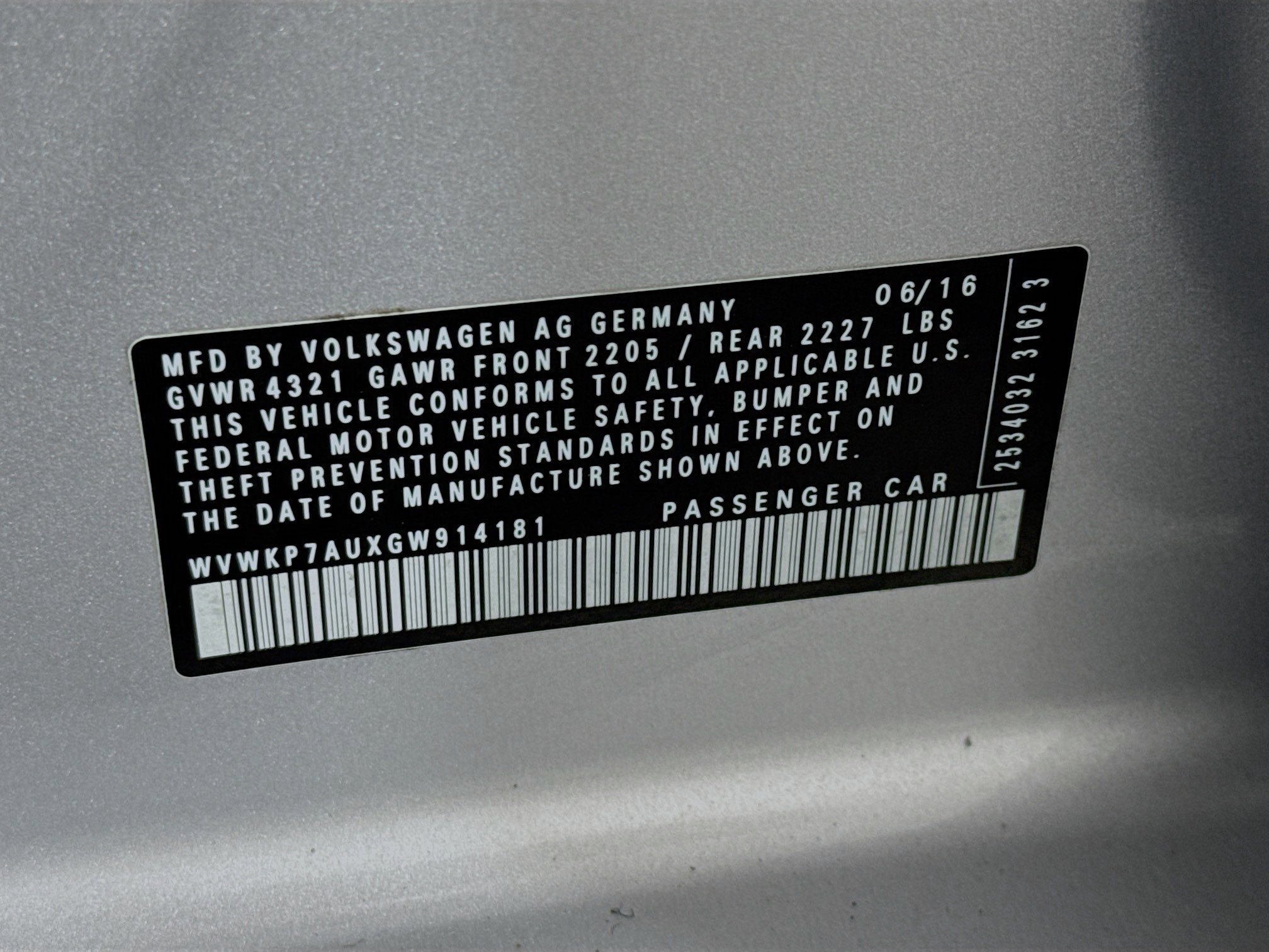 Used 2016 Volkswagen e-Golf SE w/ DC Fast Charging Package image 37