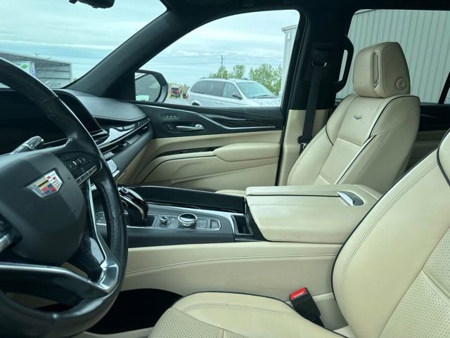 Used 2021 Cadillac Escalade Premium Luxury AWD/4WD image 6