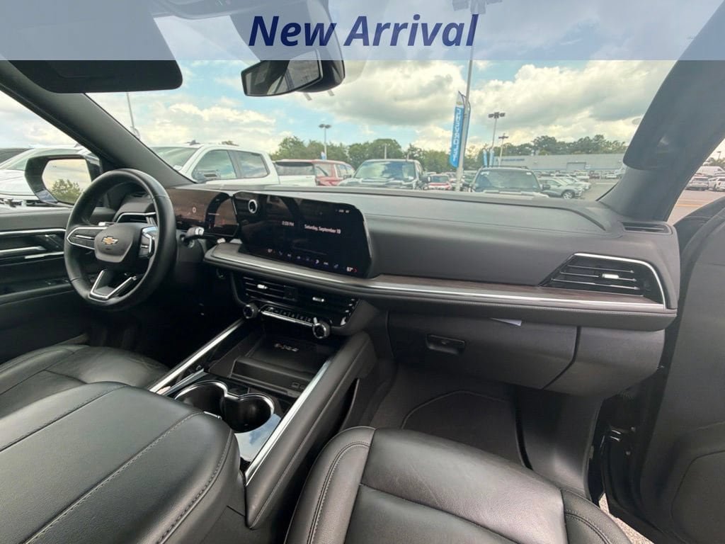 Used 2025 Chevrolet Tahoe LT AWD/4WD image 3