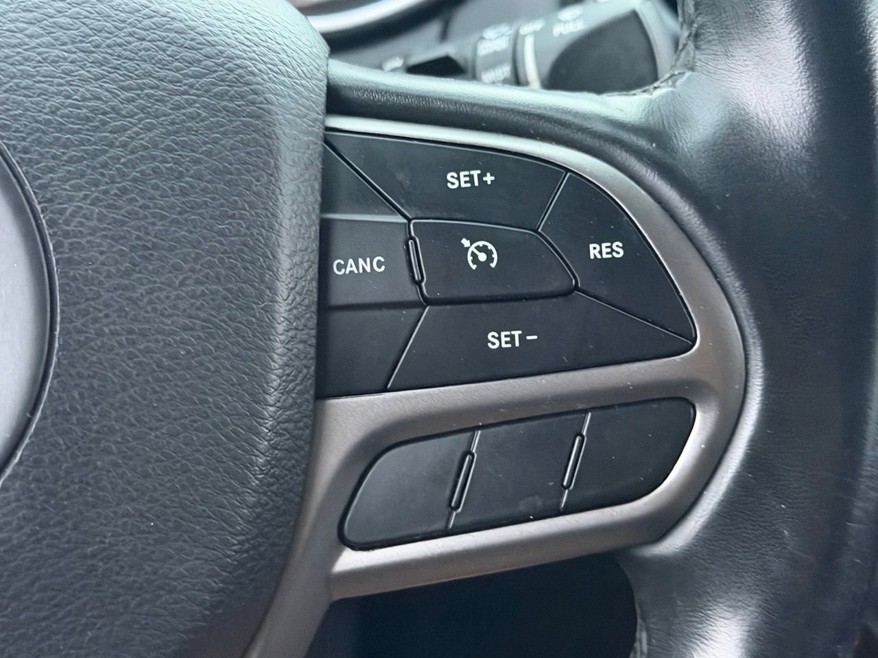 Used 2019 Jeep Cherokee Limited AWD/4WD image 20
